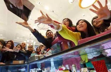 兔费黄色三级片视频中国人依然爱赴日旅游 消费已由爆买转向网购